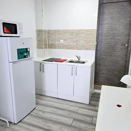 Lindux Airport Apartment *